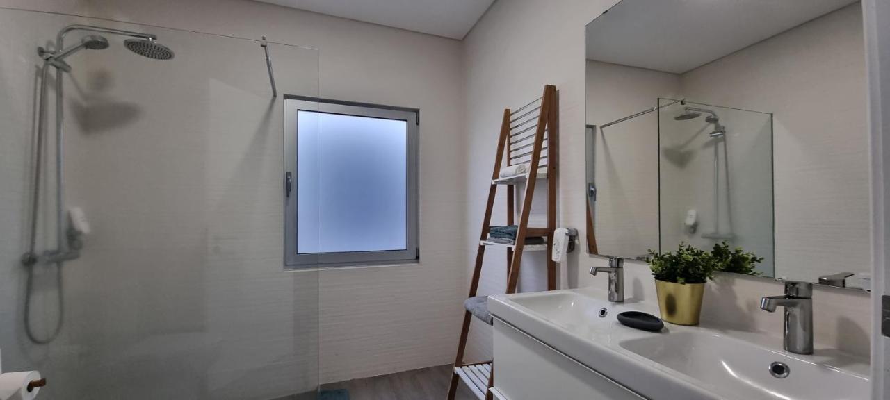 Bay House - Seascape Apartment ปอนตาเดลกาดา ภายนอก รูปภาพ