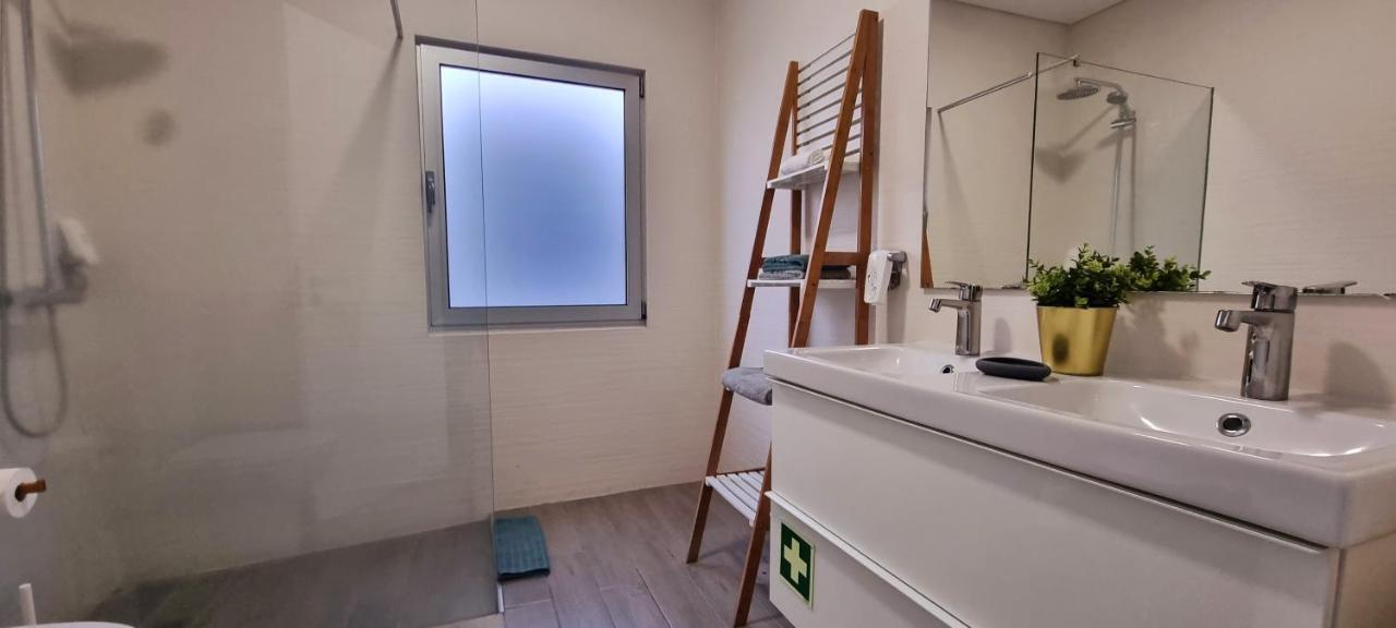 Bay House - Seascape Apartment ปอนตาเดลกาดา ภายนอก รูปภาพ